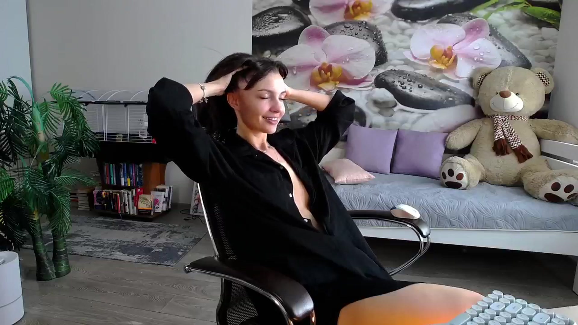 Gallery image thumbnail from HoneyIAmHome's myfreecams stream on, 02/29/2024, 08:10 image 13 of 20