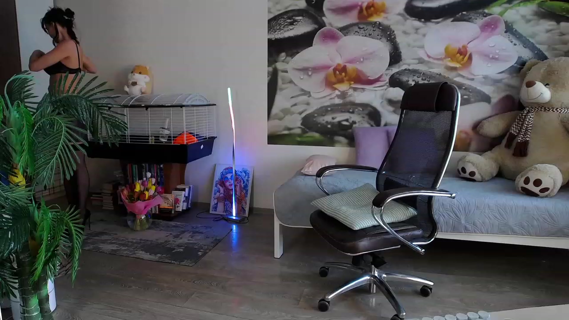Gallery image thumbnail from HoneyIAmHome's myfreecams stream on, 03/10/2024, 07:10 image 18 of 20