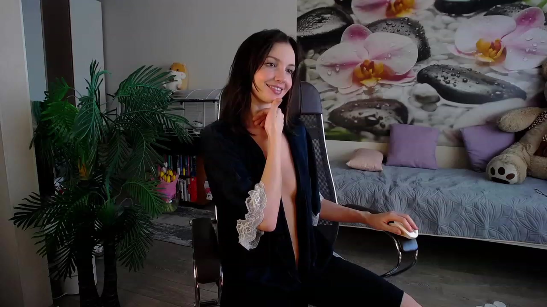 Gallery image thumbnail from HoneyIAmHome's myfreecams stream on, 03/11/2024, 08:04 image 20 of 20