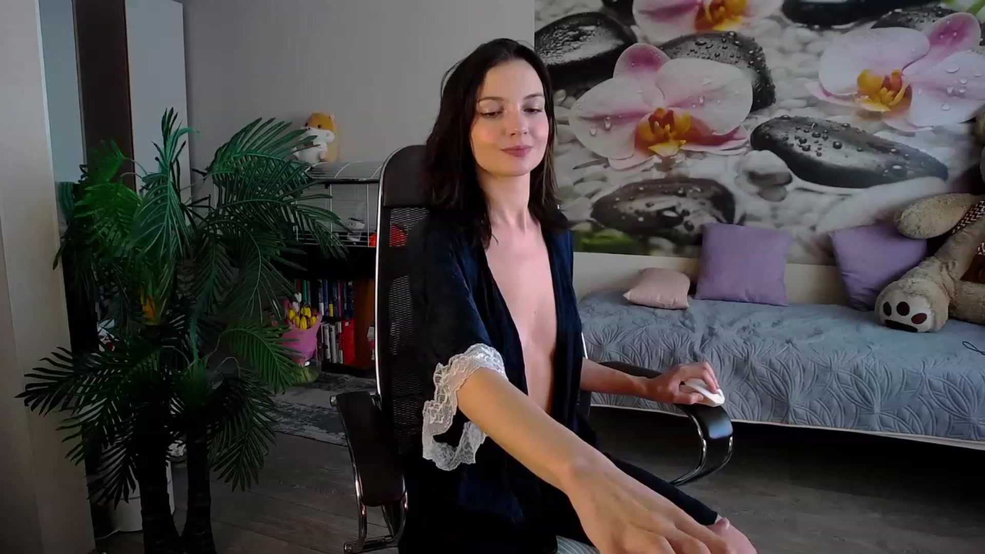 Gallery image thumbnail from HoneyIAmHome's myfreecams stream on, 03/11/2024, 08:04 image 16 of 20