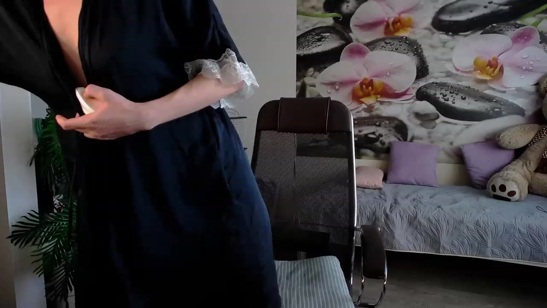 Gallery image thumbnail from HoneyIAmHome's myfreecams stream on, 03/11/2024, 08:04 image 13 of 20