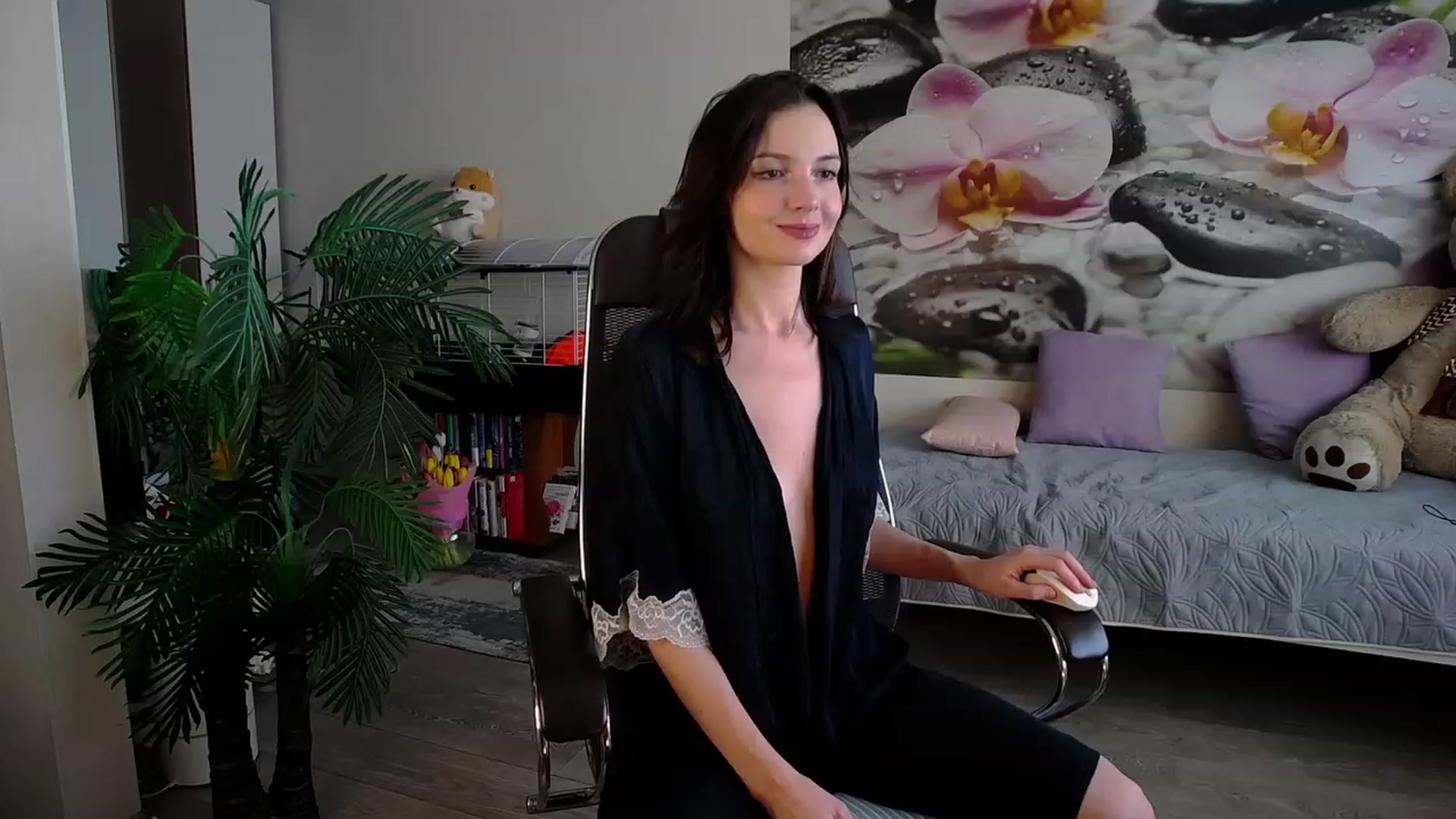 Gallery image thumbnail from HoneyIAmHome's myfreecams stream on, 03/11/2024, 08:04 image 14 of 20