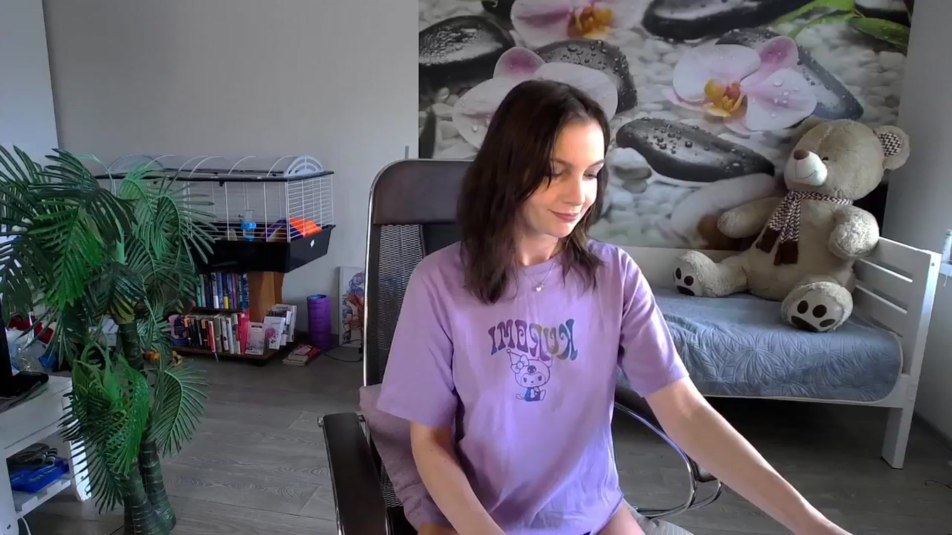Gallery image thumbnail from HoneyIAmHome's myfreecams stream on, 04/18/2024, 05:03 image 6 of 20