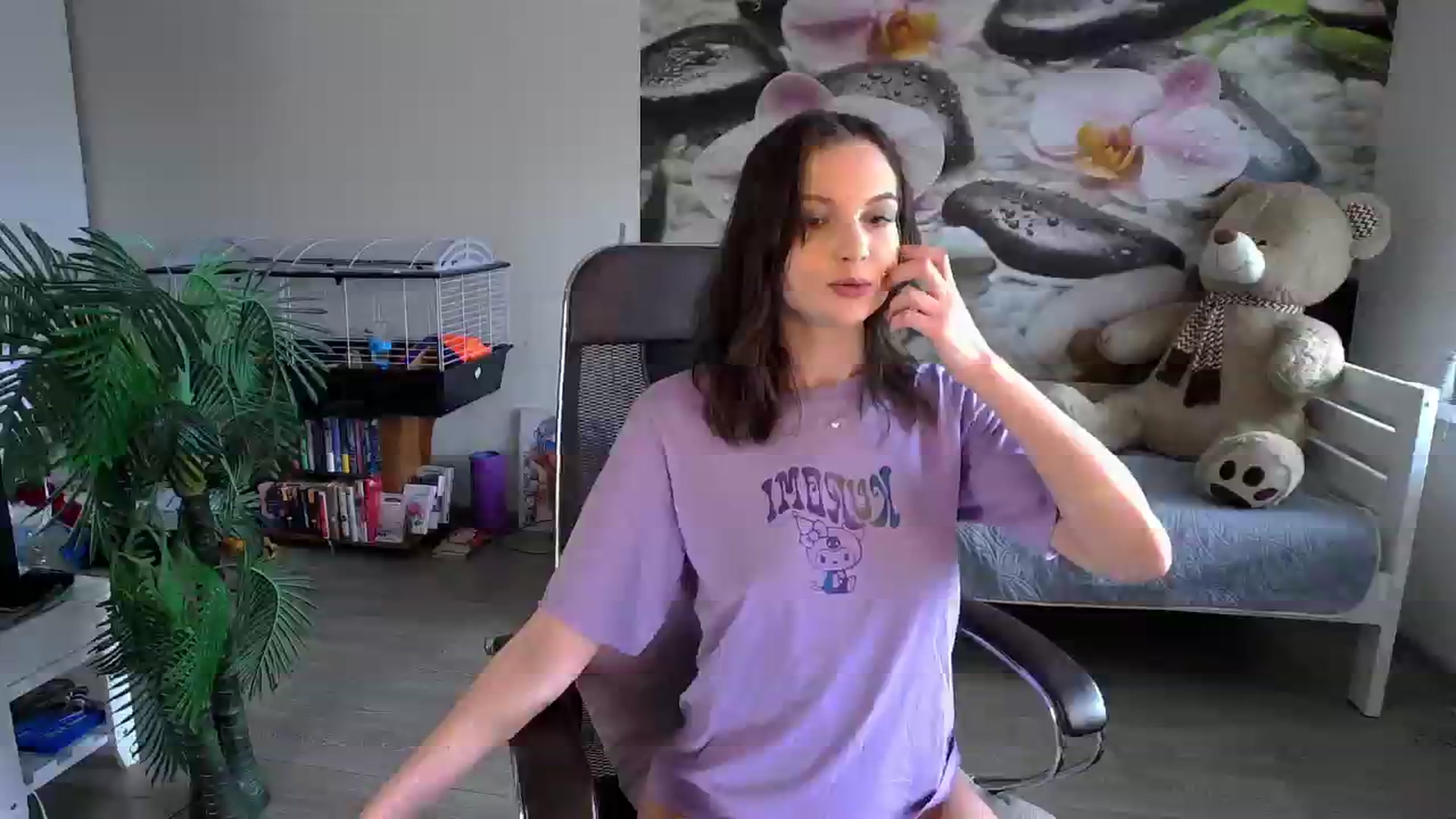 Gallery image thumbnail from HoneyIAmHome's myfreecams stream on, 04/18/2024, 05:03 image 3 of 20