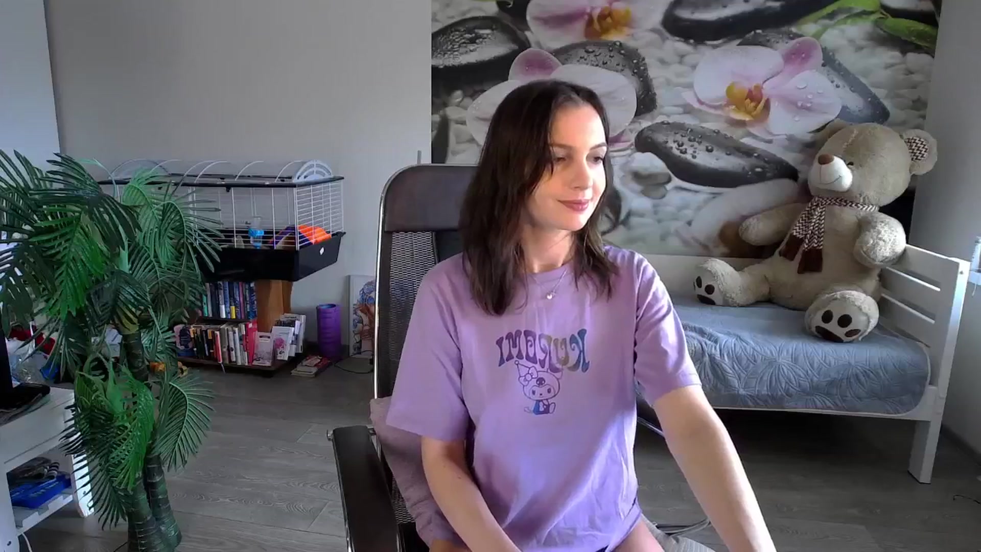 Gallery image thumbnail from HoneyIAmHome's myfreecams stream on, 04/18/2024, 05:03 image 7 of 20