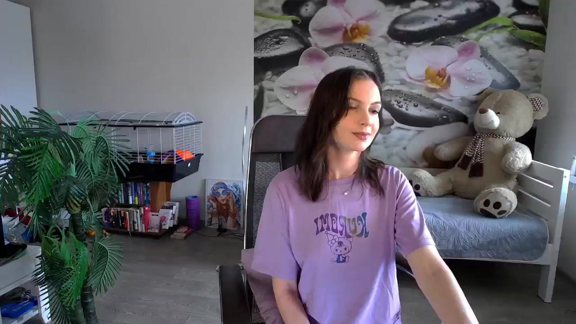 Gallery image thumbnail from HoneyIAmHome's myfreecams stream on, 04/18/2024, 05:03 image 2 of 20