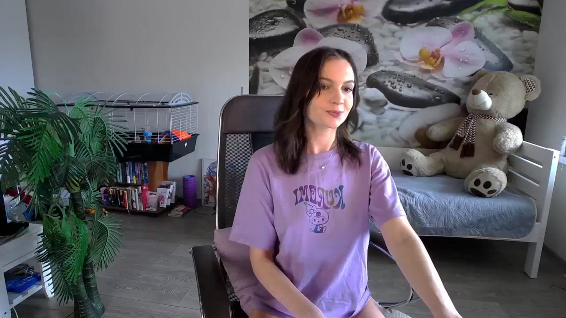 Gallery image thumbnail from HoneyIAmHome's myfreecams stream on, 04/18/2024, 05:03 image 5 of 20