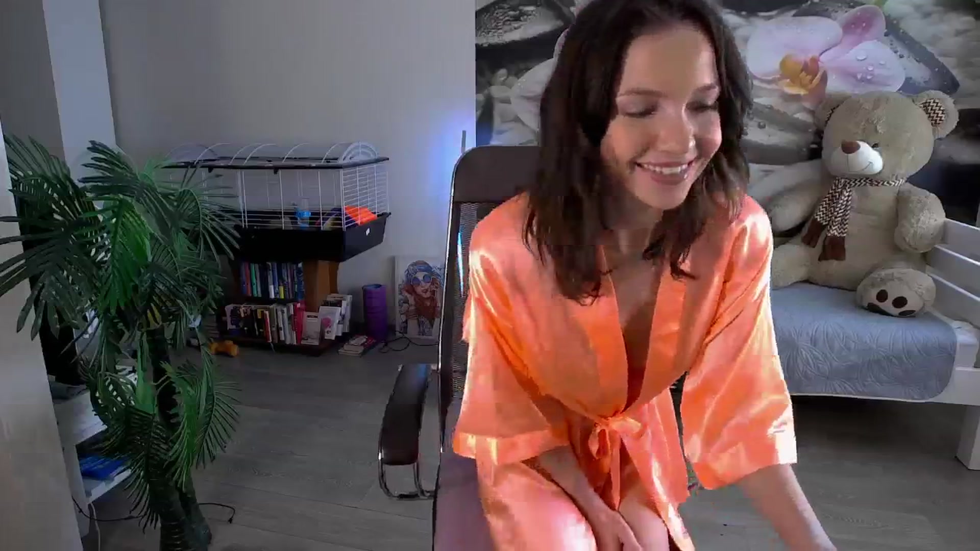 Gallery image thumbnail from HoneyIAmHome's myfreecams stream on, 04/20/2024, 06:28 image 9 of 20