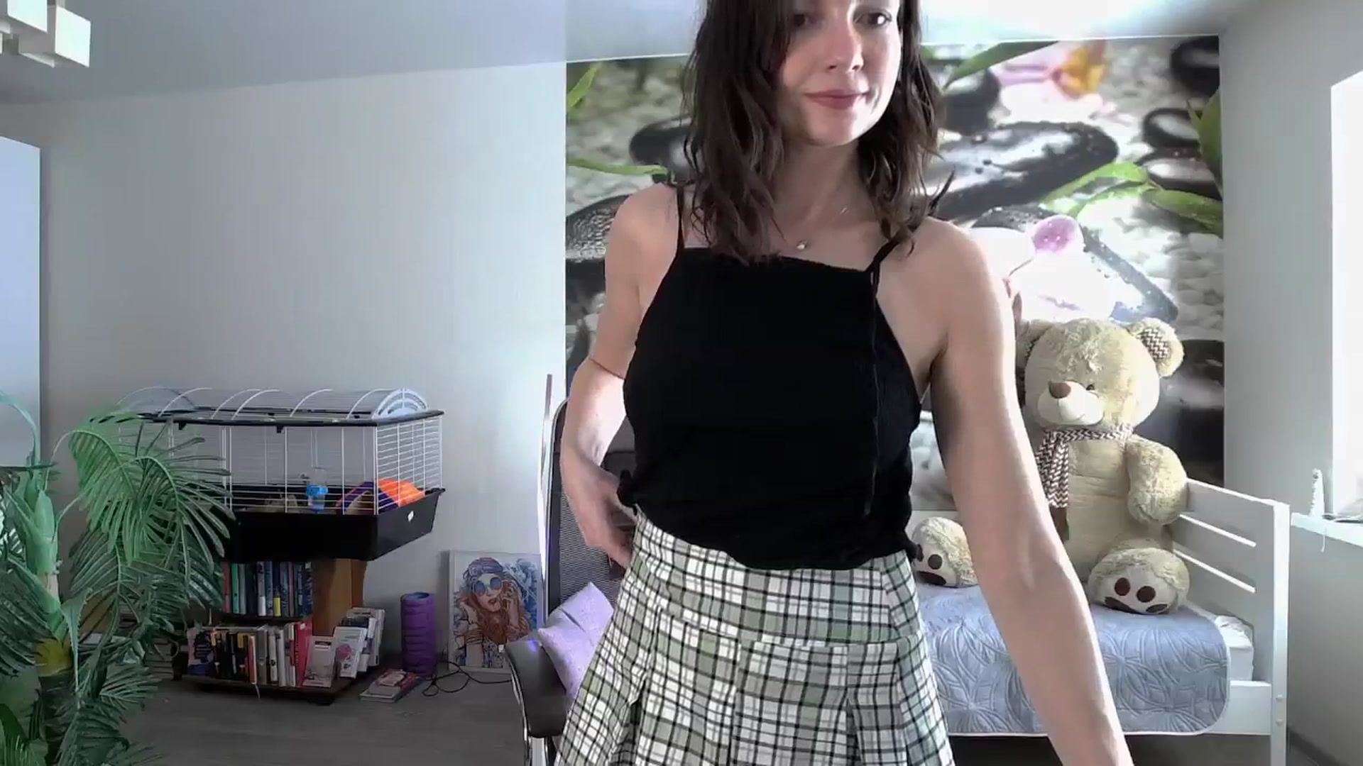 Gallery image thumbnail from HoneyIAmHome's myfreecams stream on, 04/20/2024, 09:11 image 5 of 20