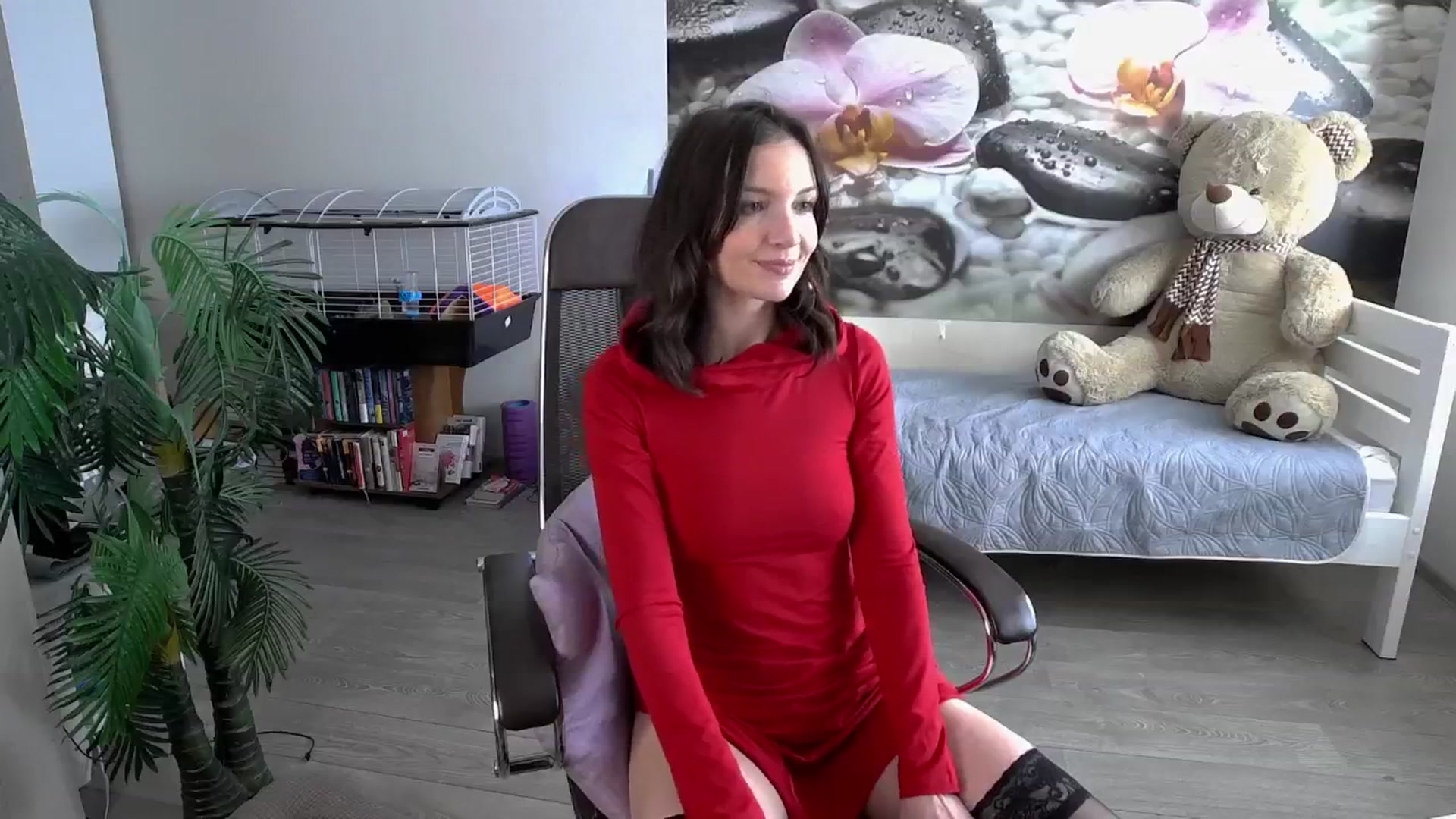 Gallery image thumbnail from HoneyIAmHome's myfreecams stream on, 04/20/2024, 09:11 image 3 of 20