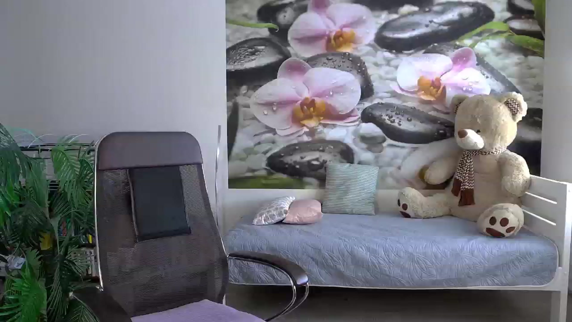 Gallery image thumbnail from HoneyIAmHome's myfreecams stream on, 04/21/2024, 06:16 image 1 of 20