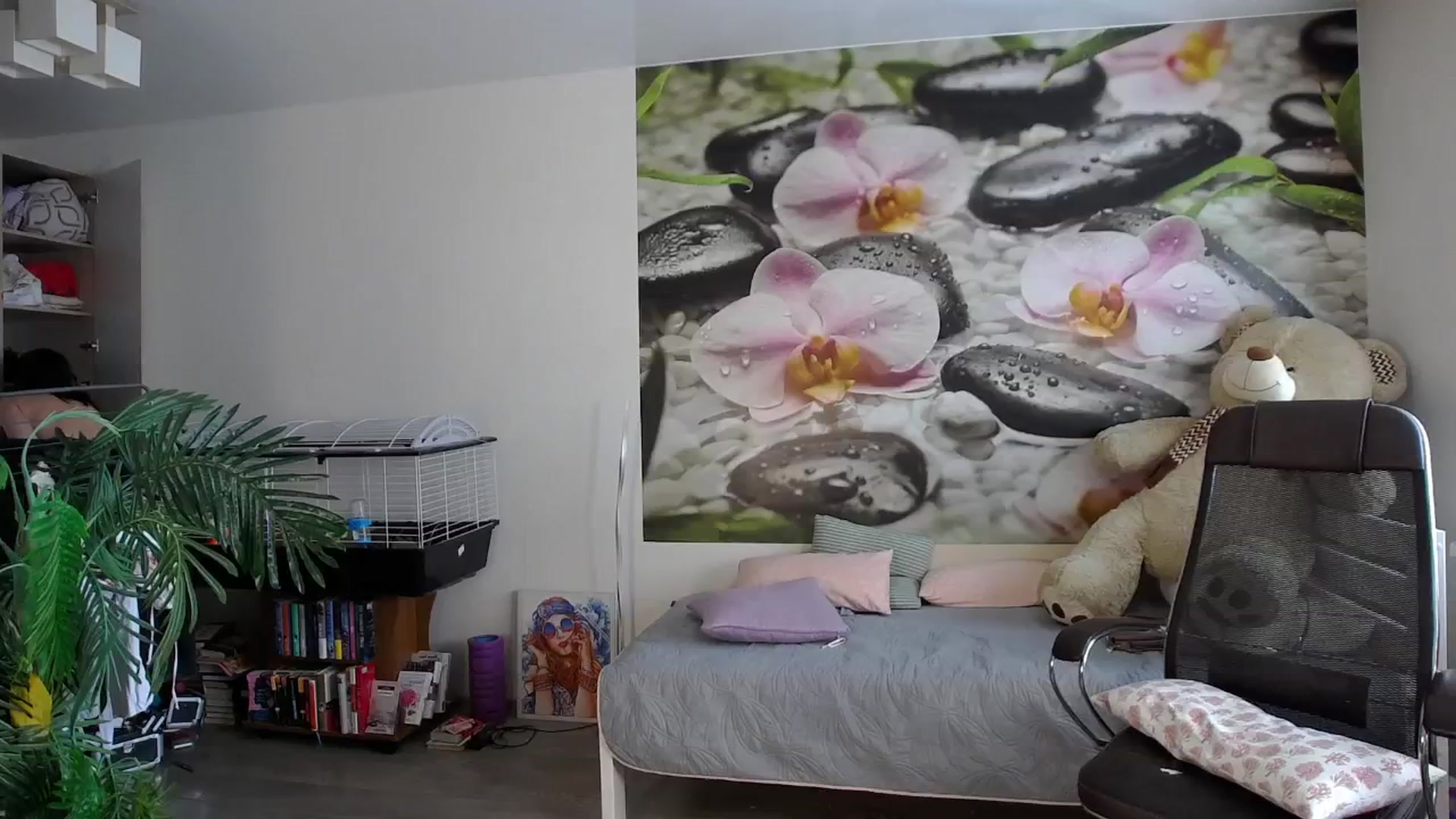Gallery image thumbnail from HoneyIAmHome's myfreecams stream on, 04/27/2024, 06:13 image 6 of 20
