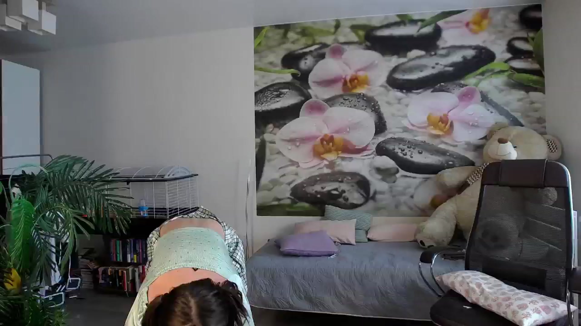 Gallery image thumbnail from HoneyIAmHome's myfreecams stream on, 04/27/2024, 06:13 image 10 of 20