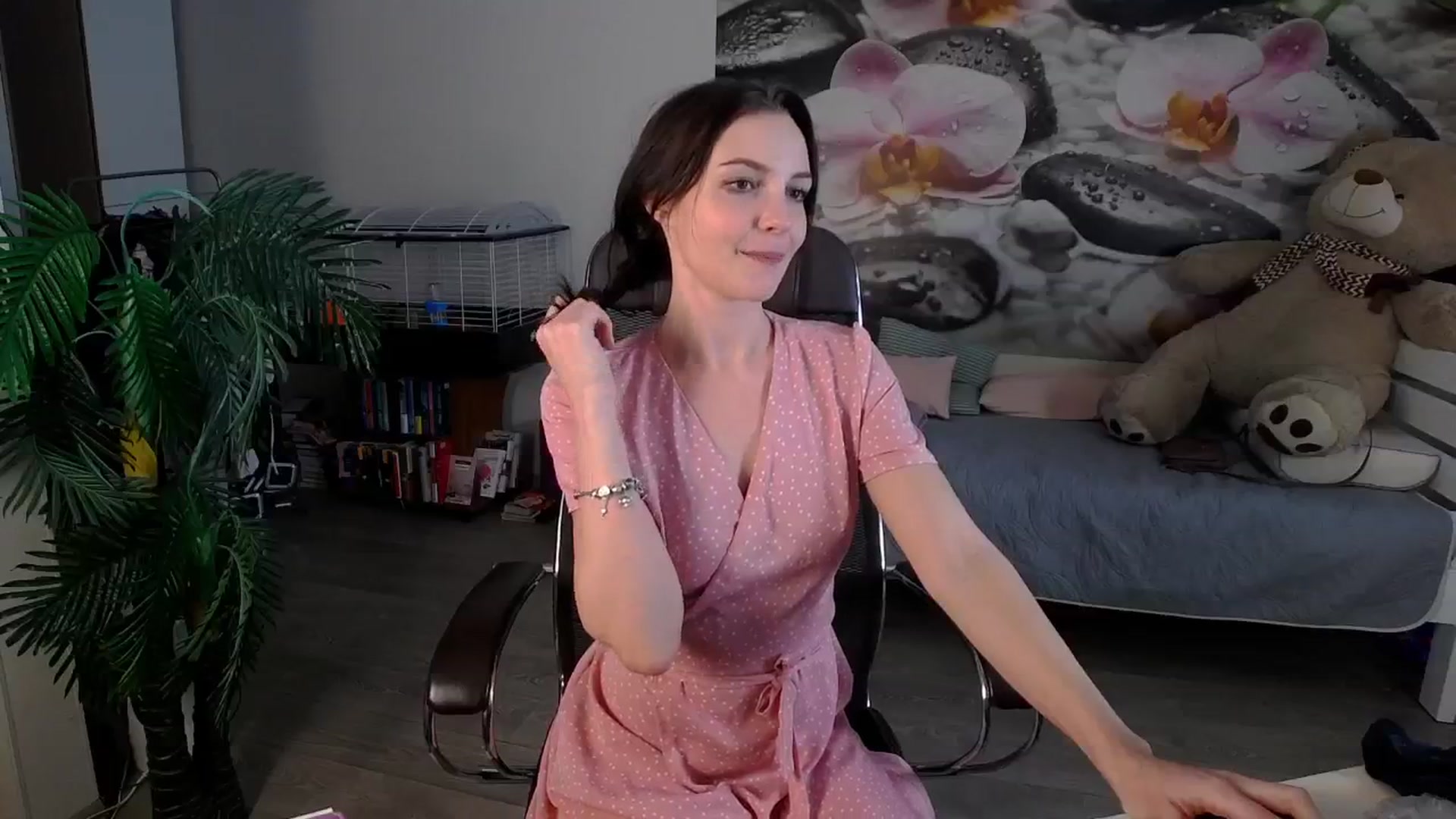 Gallery image thumbnail from HoneyIAmHome's myfreecams stream on, 04/27/2024, 10:25 image 12 of 20