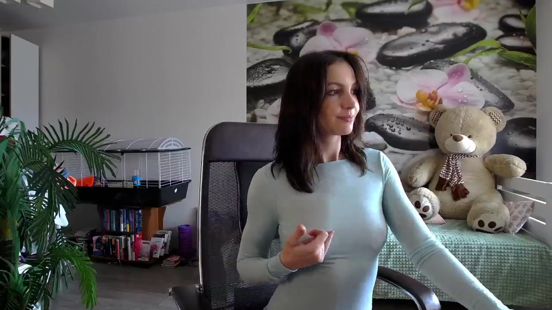 Gallery image thumbnail from HoneyIAmHome's myfreecams stream on, 05/01/2024, 05:40 image 18 of 20