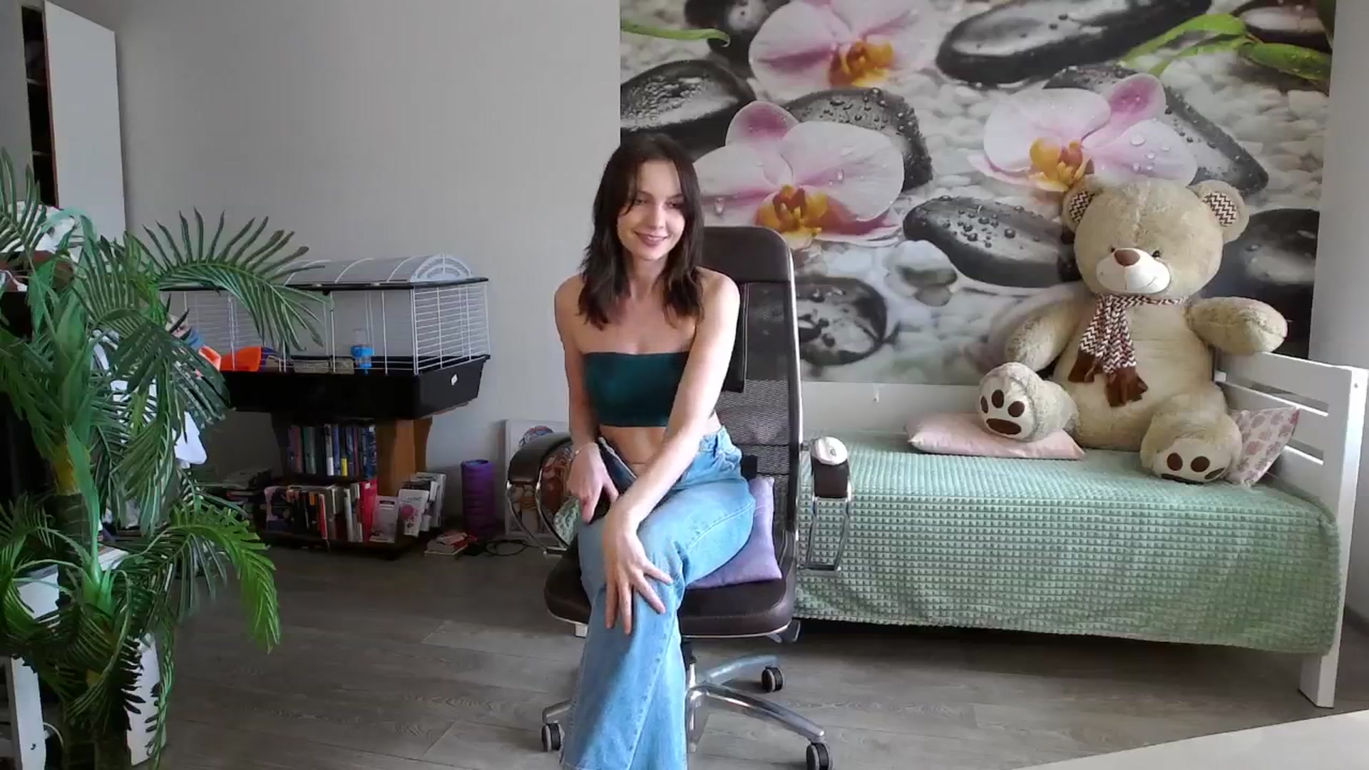 Gallery image thumbnail from HoneyIAmHome's myfreecams stream on, 05/01/2024, 05:40 image 3 of 20