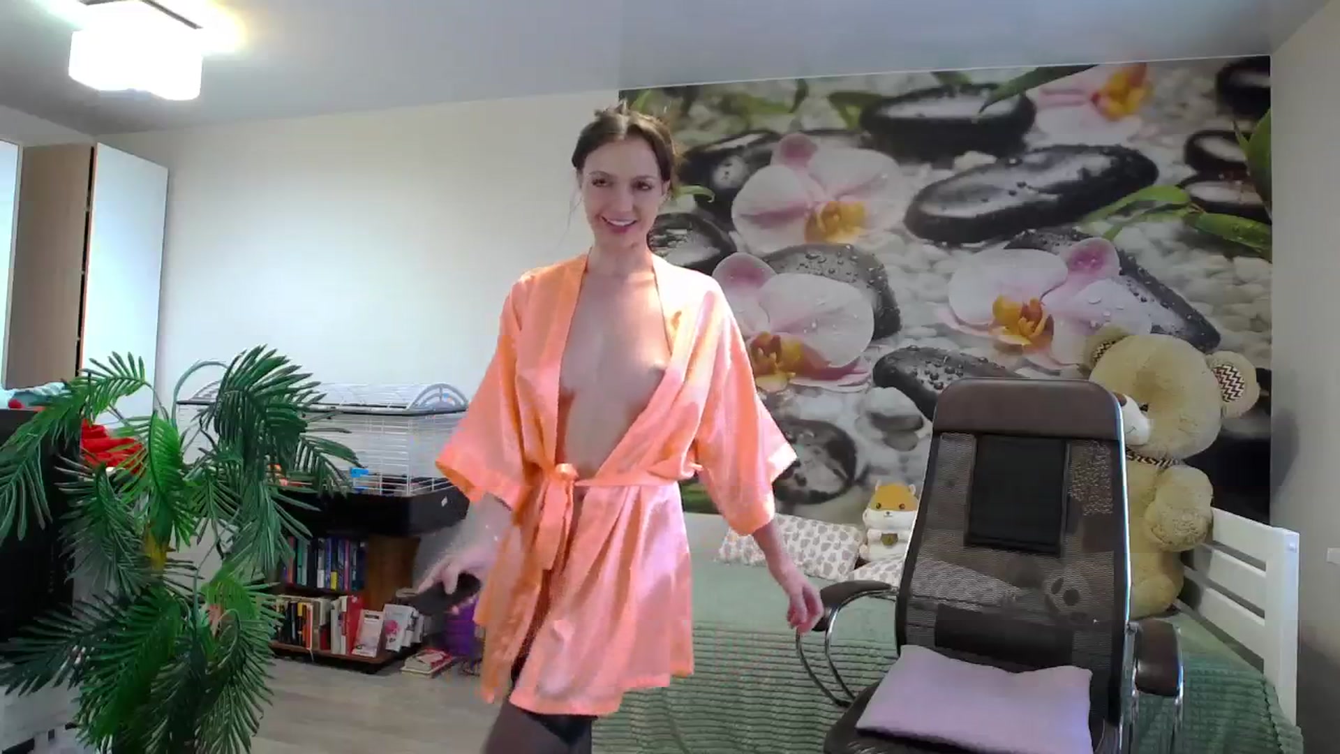 Gallery image thumbnail from HoneyIAmHome's myfreecams stream on, 05/05/2024, 09:05 image 9 of 20
