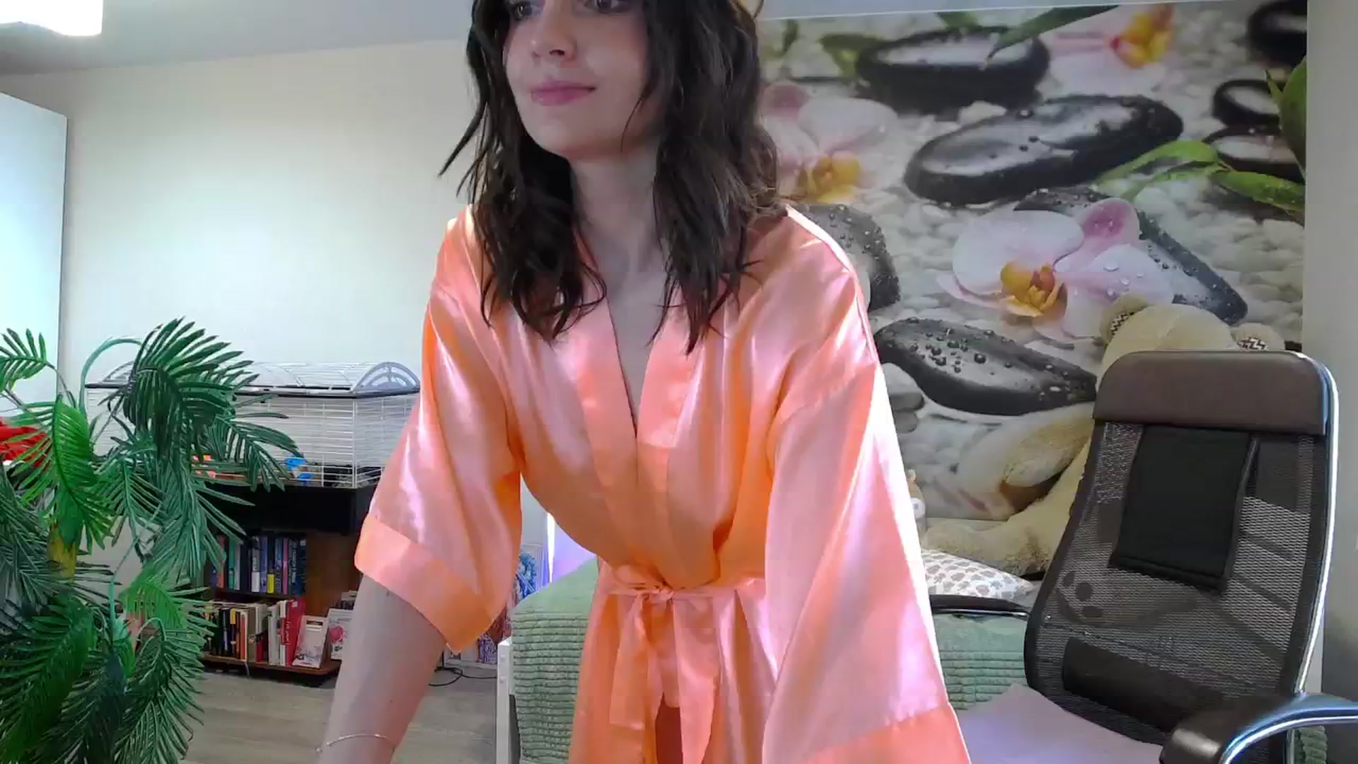 Gallery image thumbnail from HoneyIAmHome's myfreecams stream on, 05/05/2024, 09:05 image 1 of 20