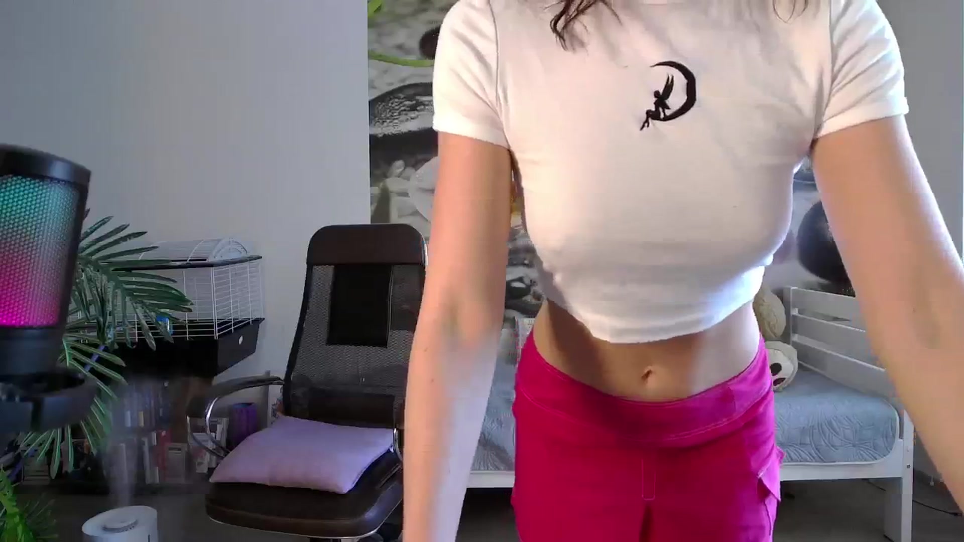 Gallery image thumbnail from HoneyIAmHome's myfreecams stream on, 05/16/2024, 05:56 image 9 of 20