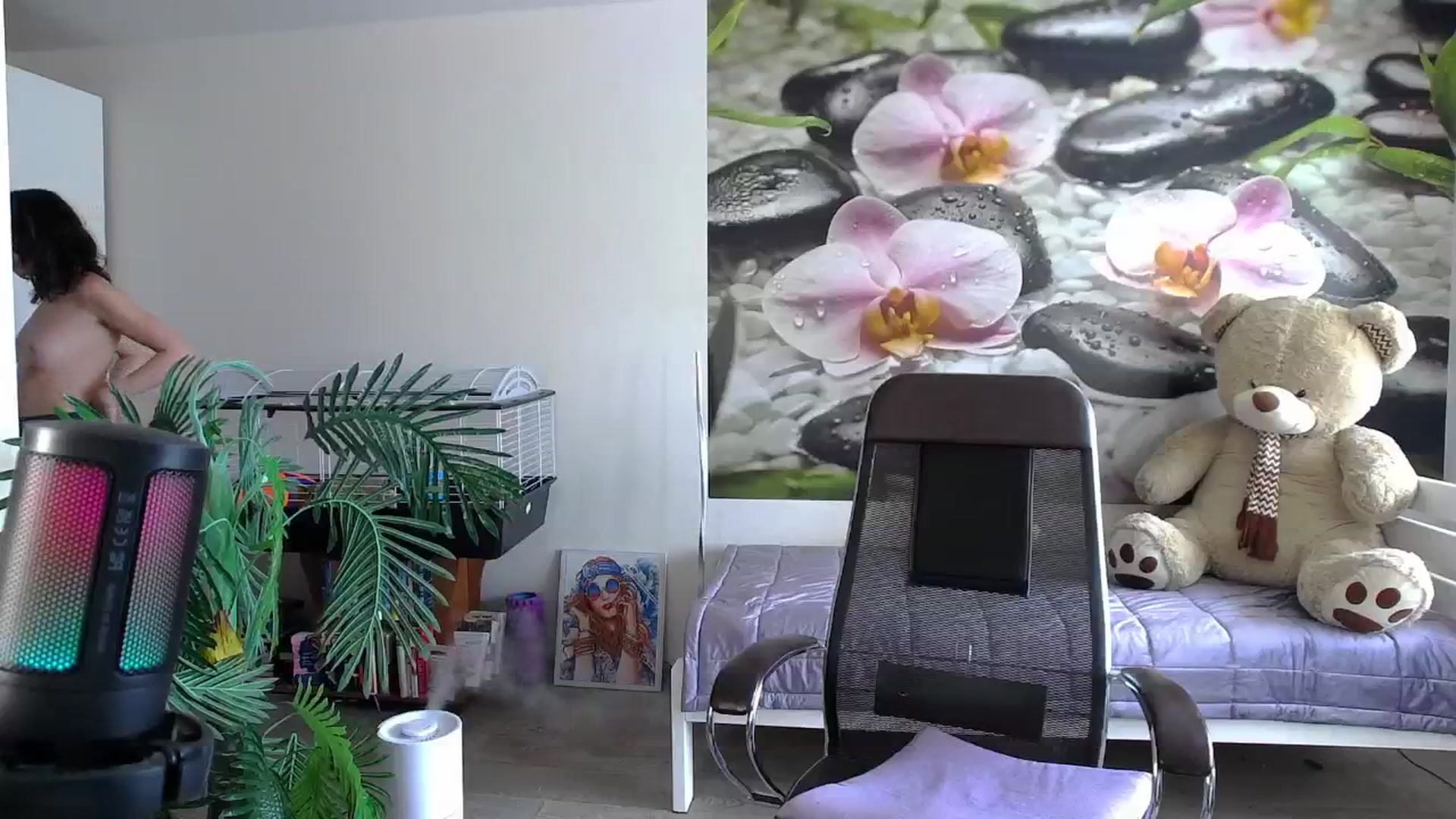 Gallery image thumbnail from HoneyIAmHome's myfreecams stream on, 05/18/2024, 06:08 image 18 of 20