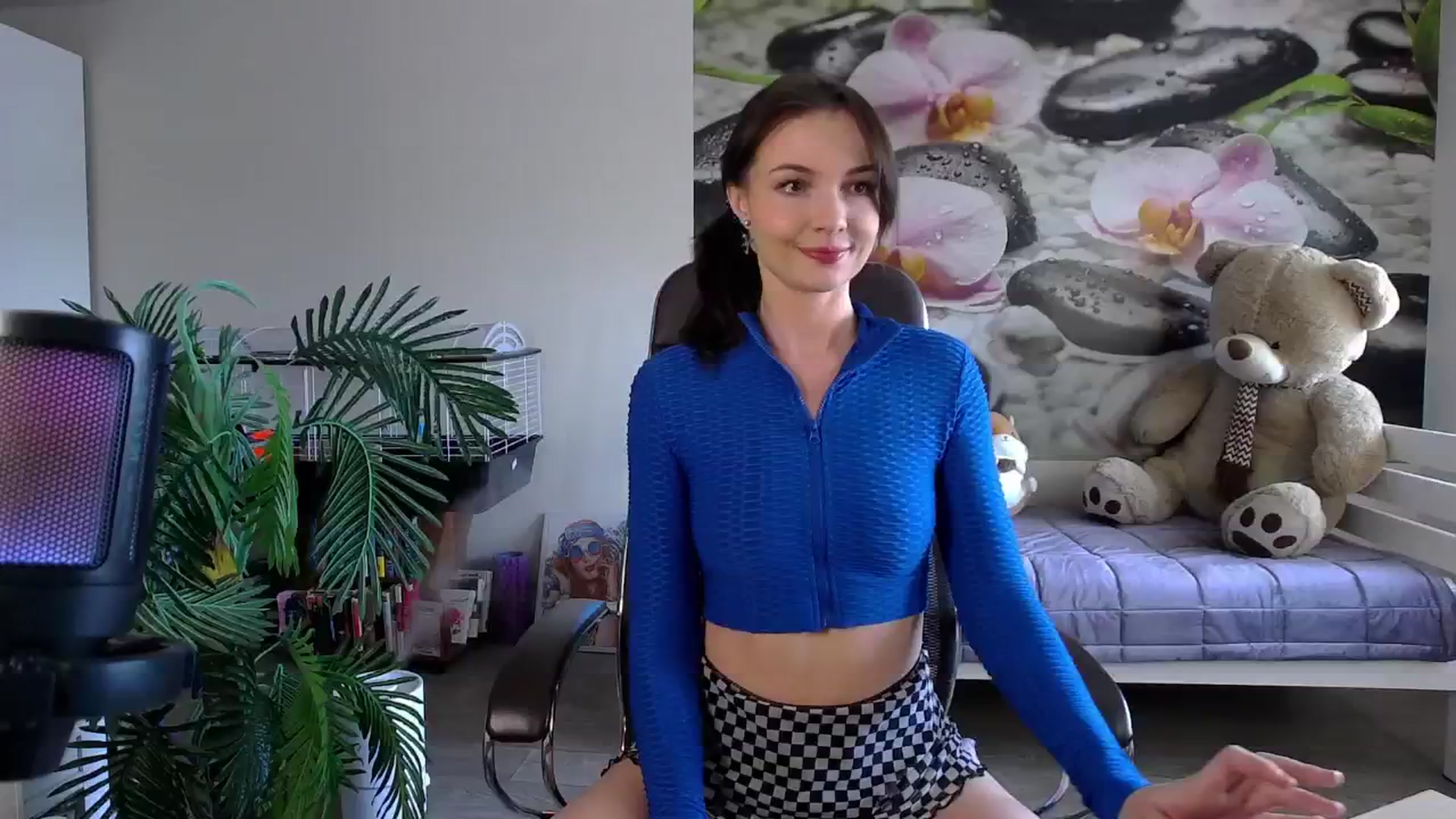 Gallery image thumbnail from HoneyIAmHome's myfreecams stream on, 05/19/2024, 08:39 image 1 of 20