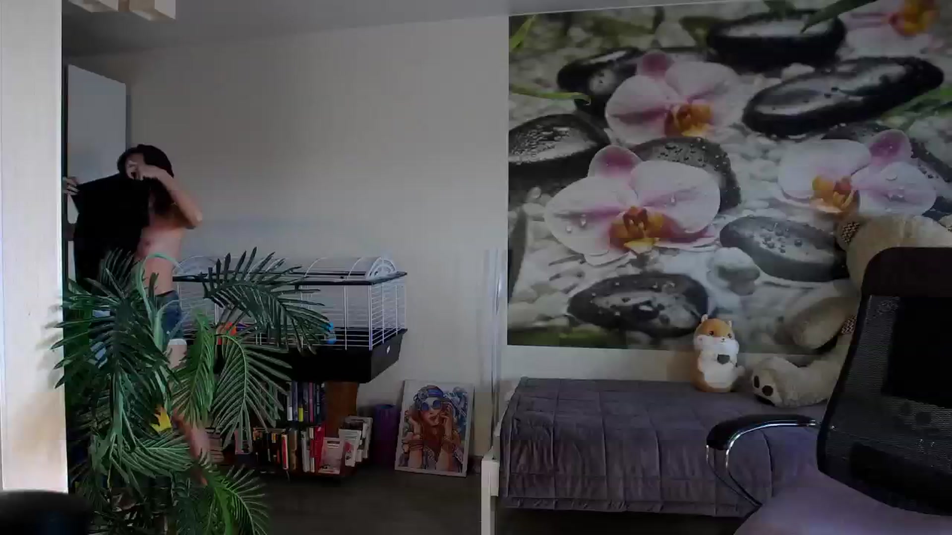 Gallery image thumbnail from HoneyIAmHome's myfreecams stream on, 05/22/2024, 05:40 image 4 of 20