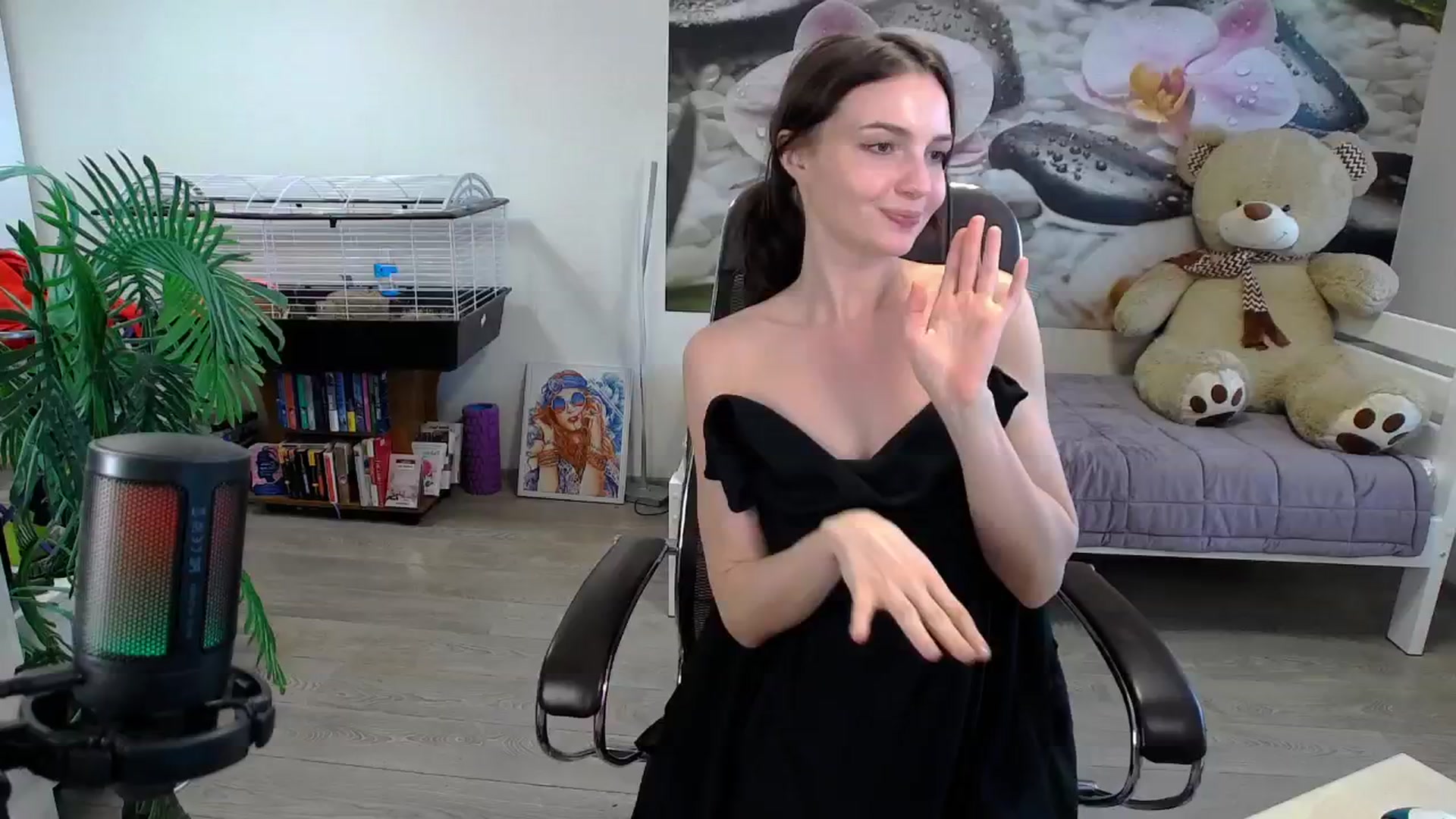 Gallery image thumbnail from HoneyIAmHome's myfreecams stream on, 05/29/2024, 09:12 image 18 of 20