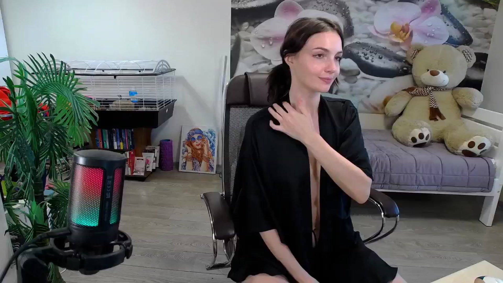 Gallery image thumbnail from HoneyIAmHome's myfreecams stream on, 05/29/2024, 09:12 image 6 of 20