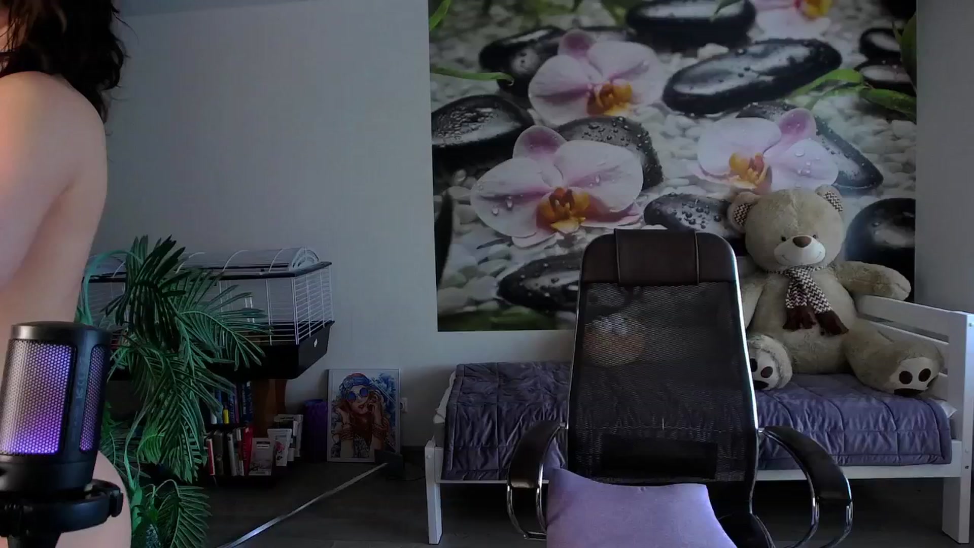 Gallery image thumbnail from HoneyIAmHome's myfreecams stream on, 05/30/2024, 08:13 image 17 of 20
