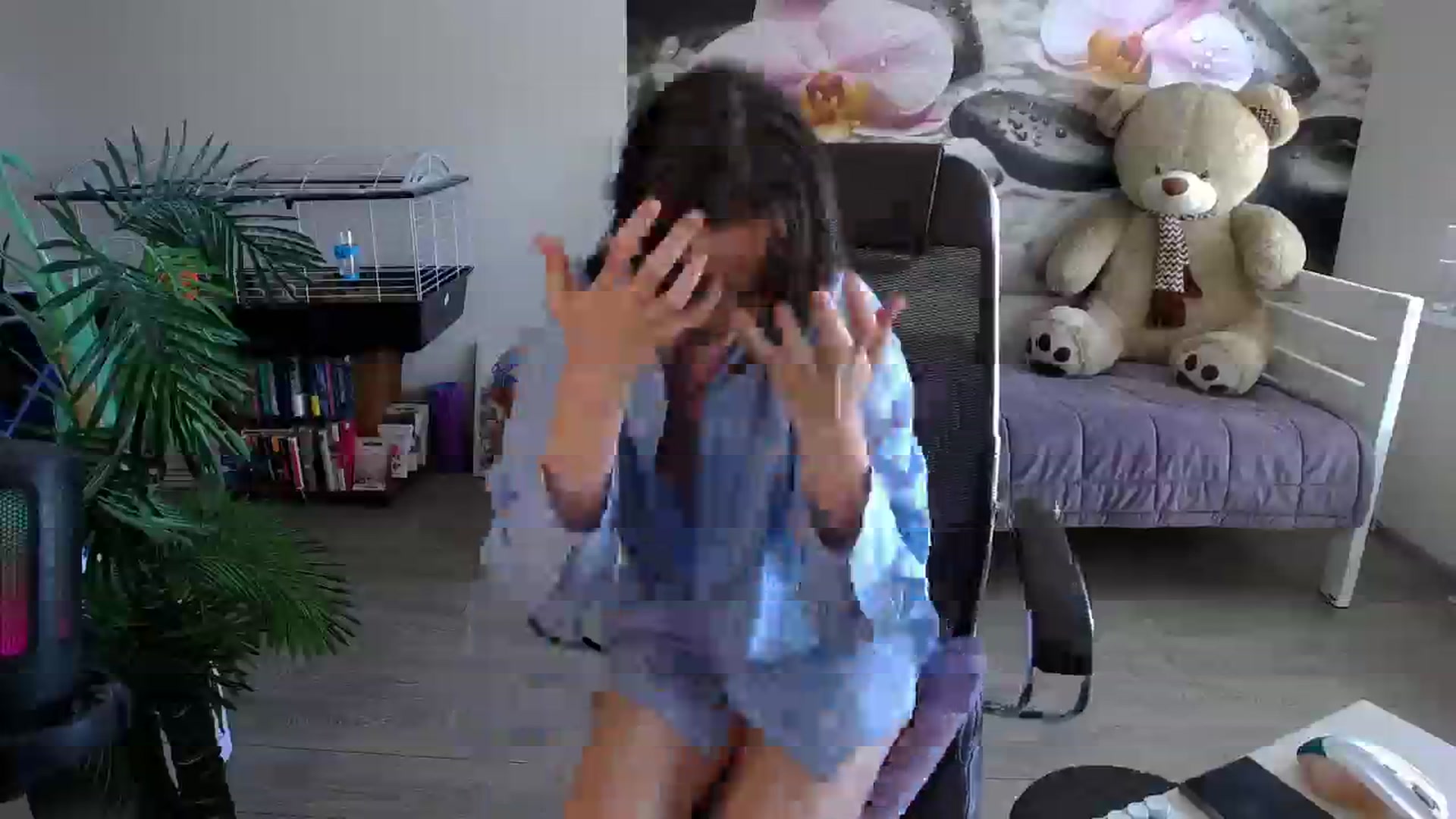 Gallery image thumbnail from HoneyIAmHome's myfreecams stream on, 06/06/2024, 08:09 image 19 of 20