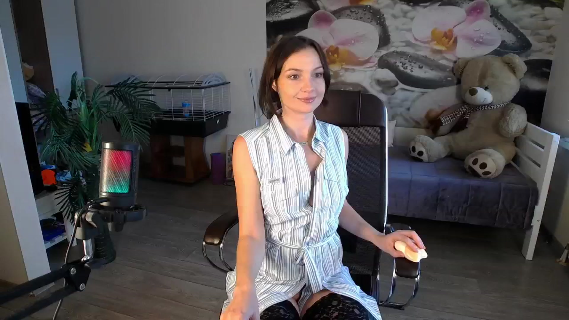 Gallery image thumbnail from HoneyIAmHome's myfreecams stream on, 06/30/2024, 06:59 image 16 of 20