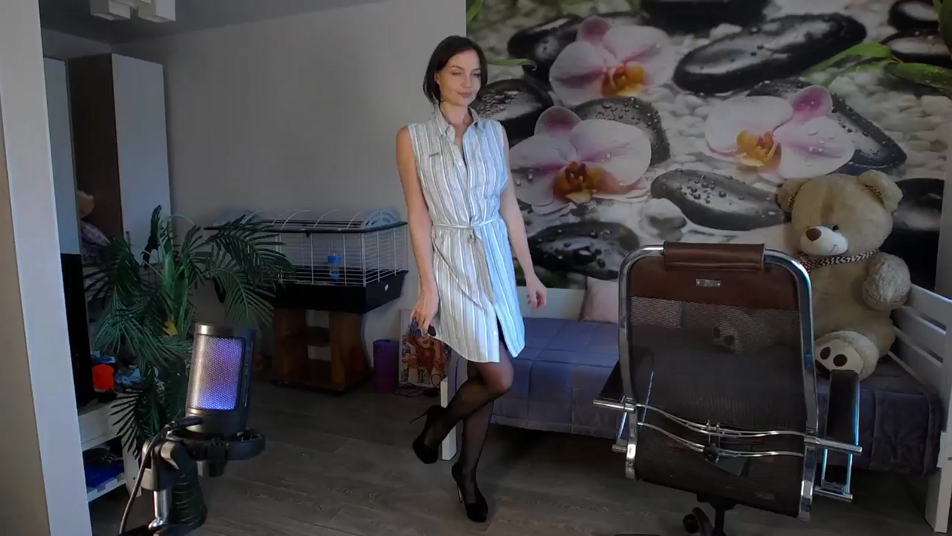 Gallery image thumbnail from HoneyIAmHome's myfreecams stream on, 06/30/2024, 06:59 image 15 of 20