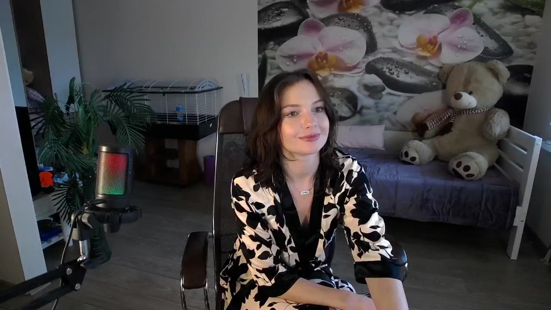 Gallery image thumbnail from HoneyIAmHome's myfreecams stream on, 06/30/2024, 09:37 image 11 of 20