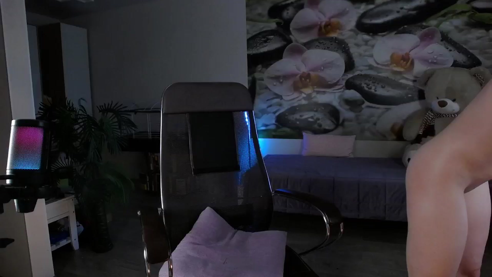 Gallery image thumbnail from HoneyIAmHome's myfreecams stream on, 07/10/2024, 10:03 image 3 of 20
