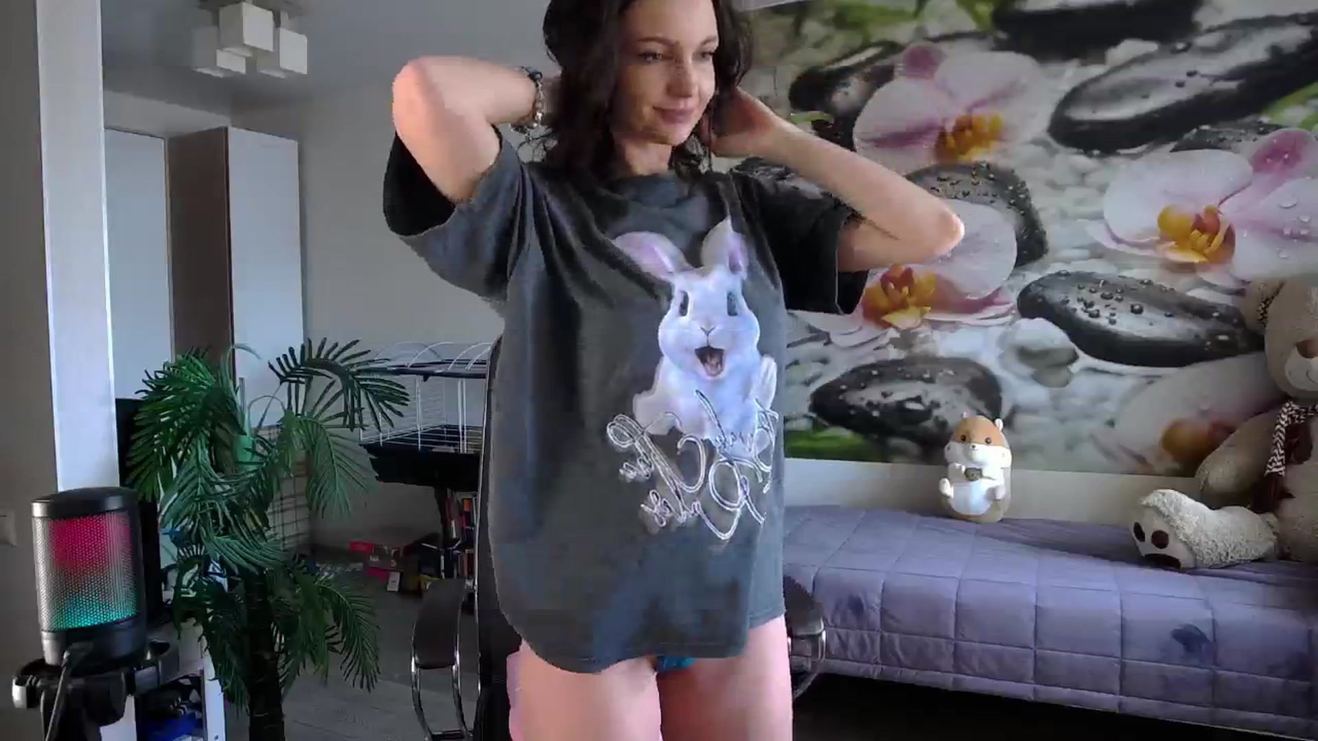 Gallery image thumbnail from HoneyIAmHome's myfreecams stream on, 07/22/2024, 05:02 image 10 of 20