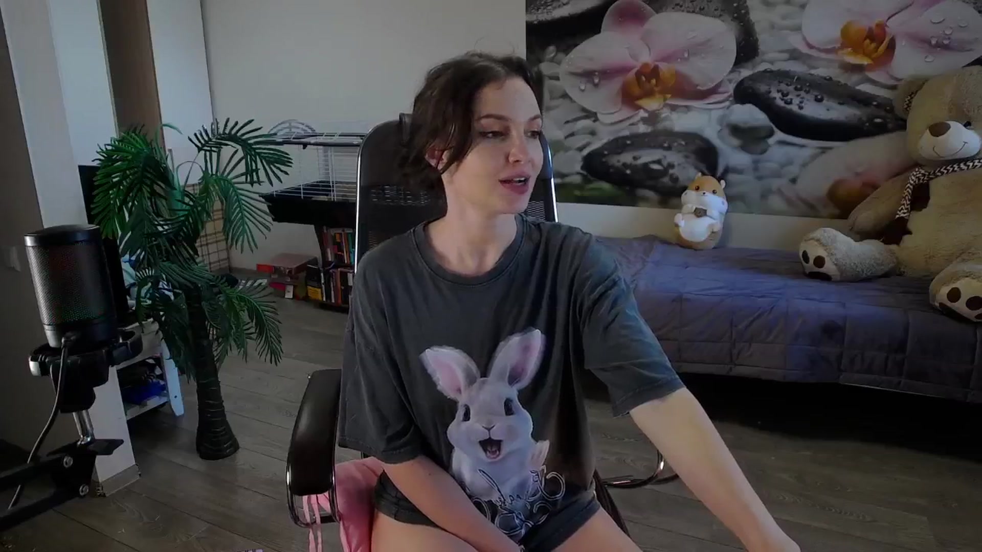 Gallery image thumbnail from HoneyIAmHome's myfreecams stream on, 07/22/2024, 07:52 image 18 of 20