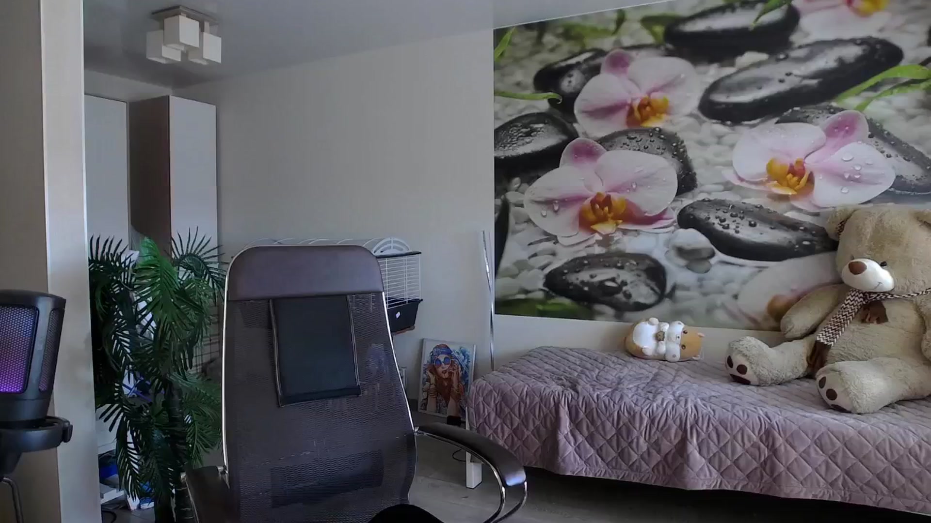 Gallery image thumbnail from HoneyIAmHome's myfreecams stream on, 08/14/2024, 08:02 image 9 of 20