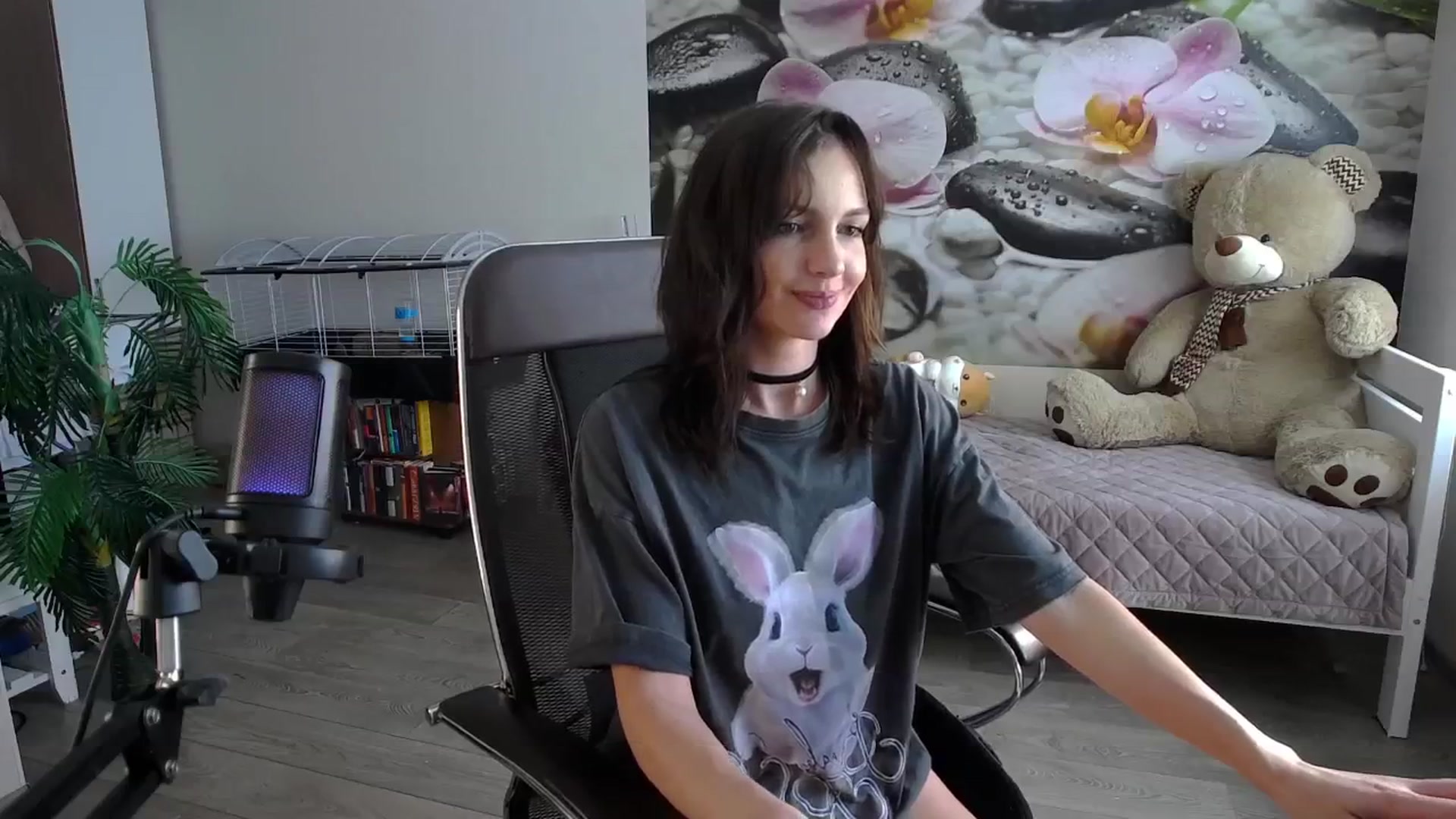 Gallery image thumbnail from HoneyIAmHome's myfreecams stream on, 08/18/2024, 08:14 image 8 of 20