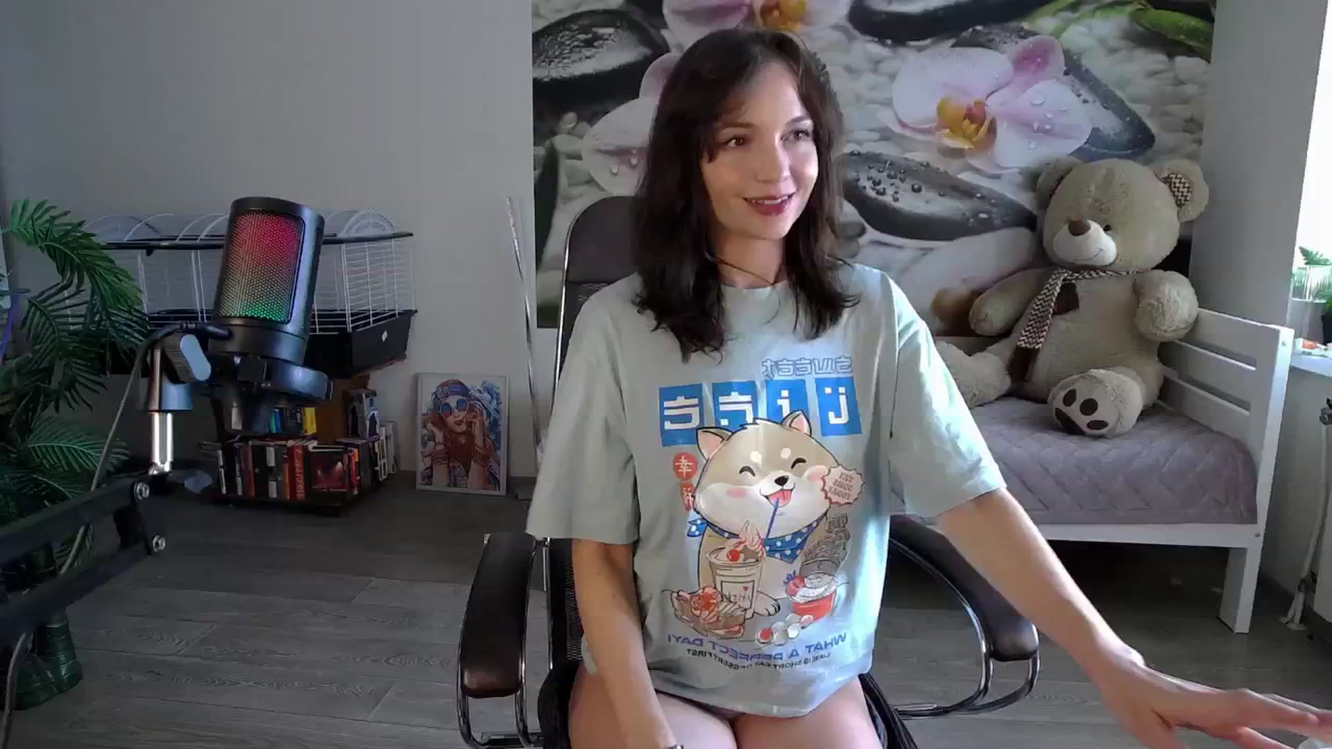 Gallery image thumbnail from HoneyIAmHome's myfreecams stream on, 08/21/2024, 09:12 image 1 of 20