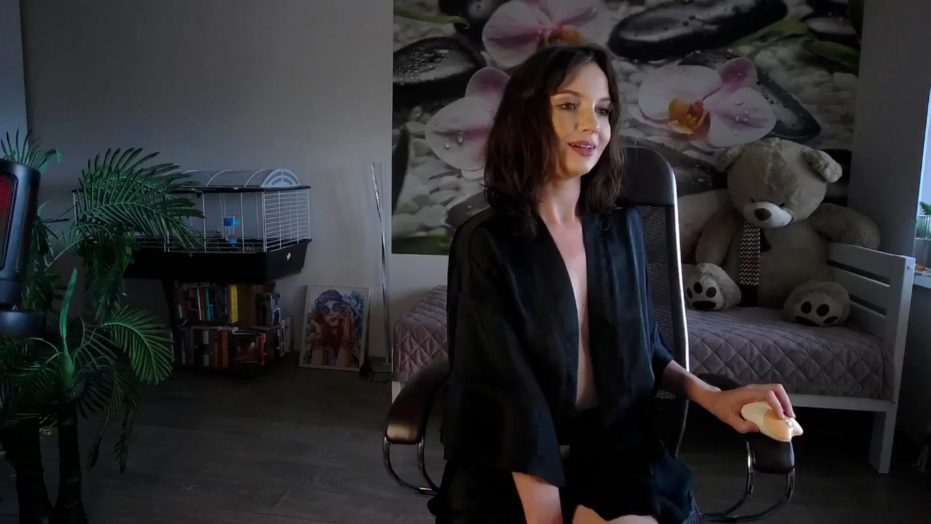 Gallery image thumbnail from HoneyIAmHome's myfreecams stream on, 08/25/2024, 07:10 image 11 of 20
