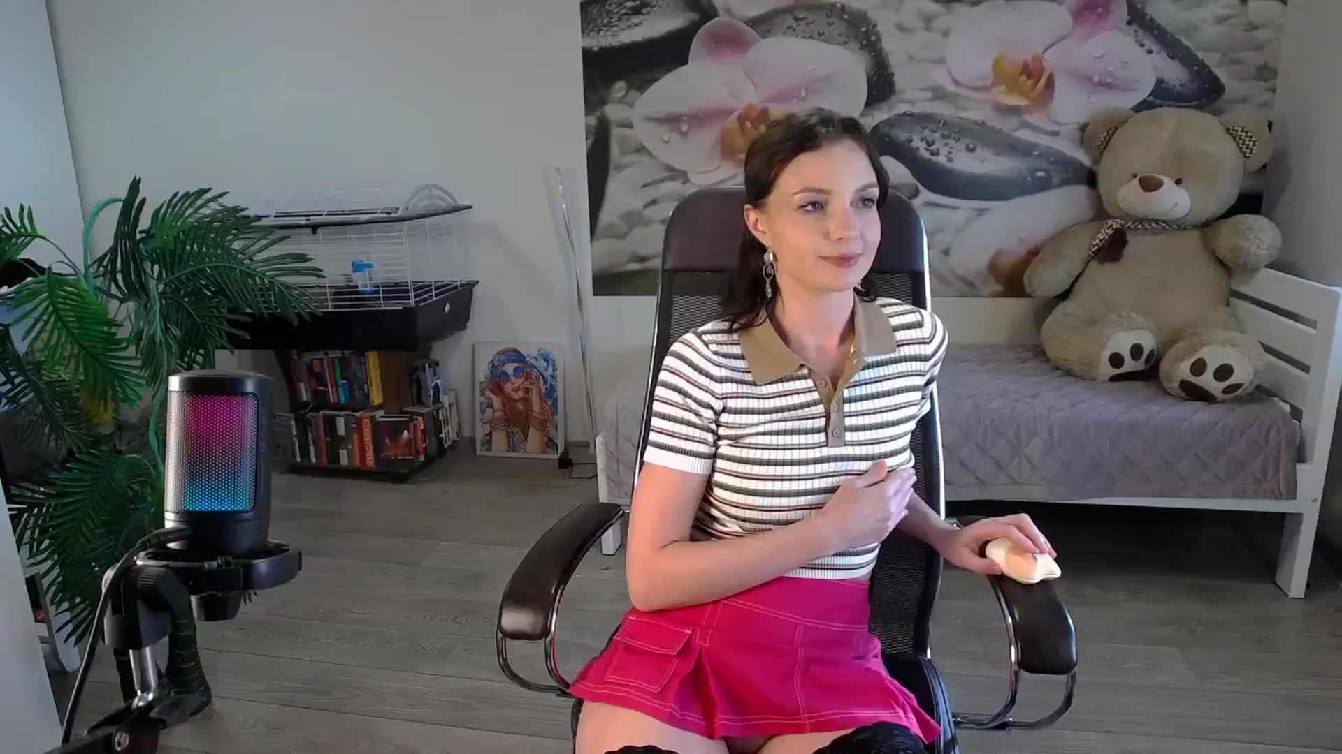 Gallery image thumbnail from HoneyIAmHome's myfreecams stream on, 09/01/2024, 09:50 image 5 of 20
