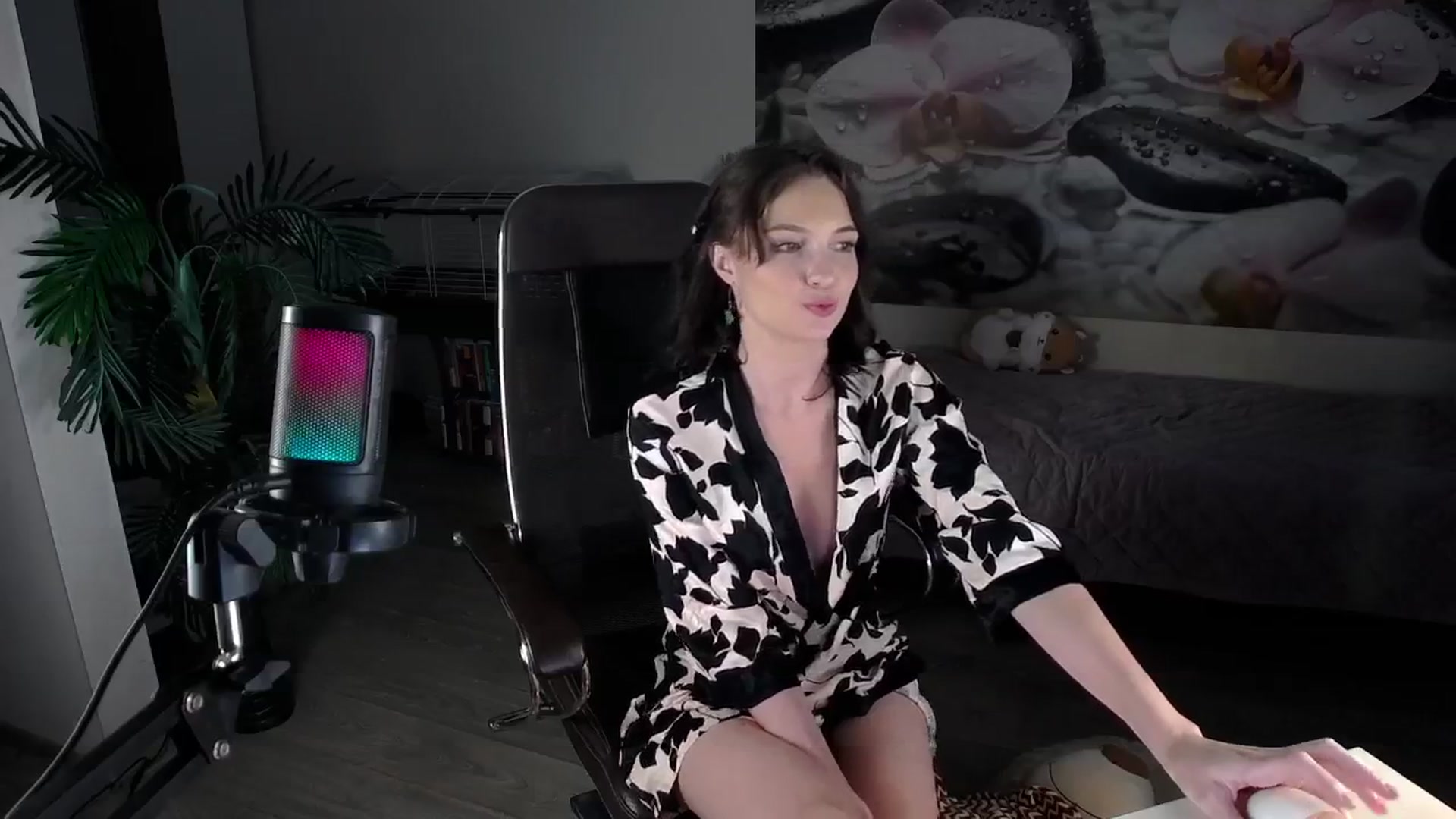 Gallery image thumbnail from HoneyIAmHome's myfreecams stream on, 09/07/2024, 10:12 image 16 of 20