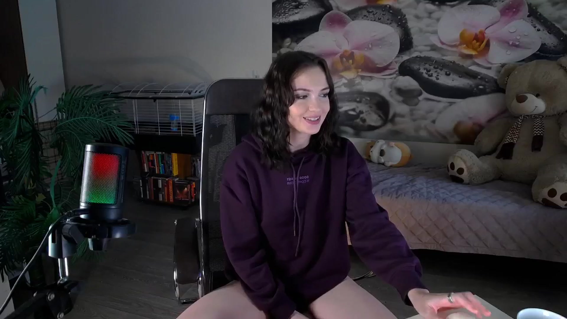 Gallery image thumbnail from HoneyIAmHome's myfreecams stream on, 09/19/2024, 07:27 image 10 of 20
