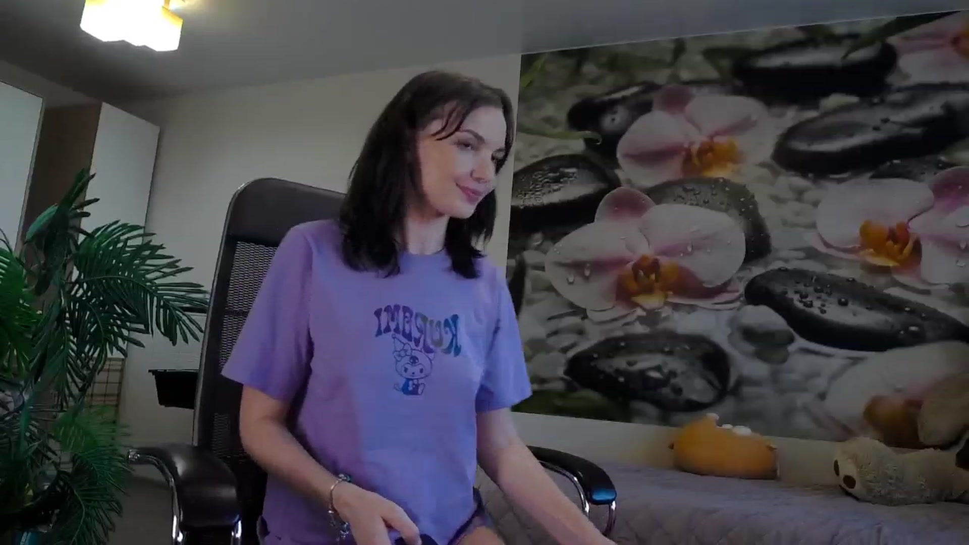 Gallery image thumbnail from HoneyIAmHome's myfreecams stream on, 09/21/2024, 10:09 image 7 of 20