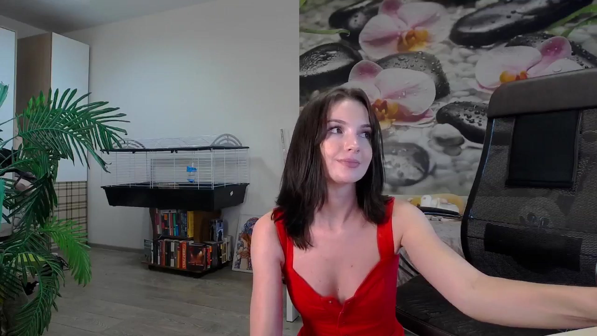 Gallery image thumbnail from HoneyIAmHome's myfreecams stream on, 09/22/2024, 10:13 image 9 of 20