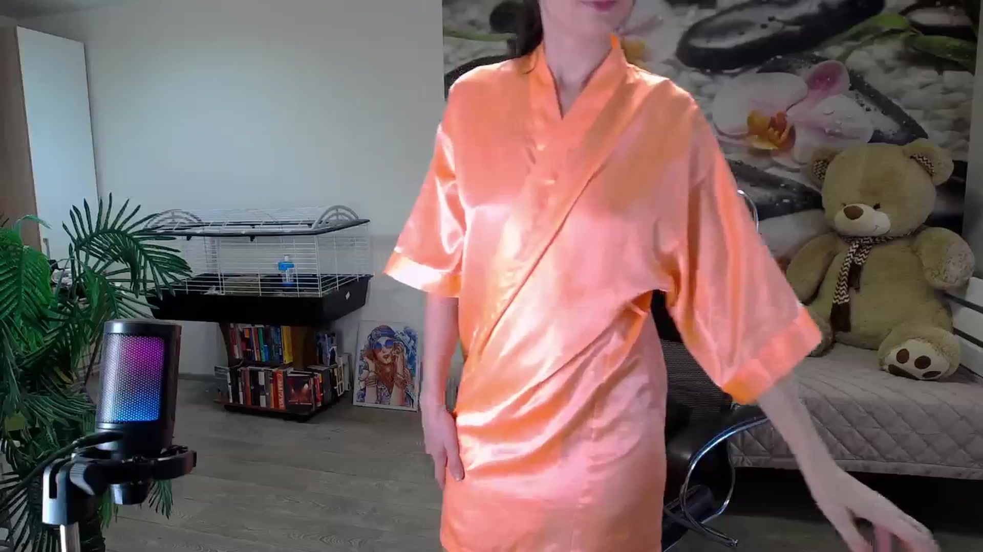 Gallery image thumbnail from HoneyIAmHome's myfreecams stream on, 09/28/2024, 10:16 image 12 of 20