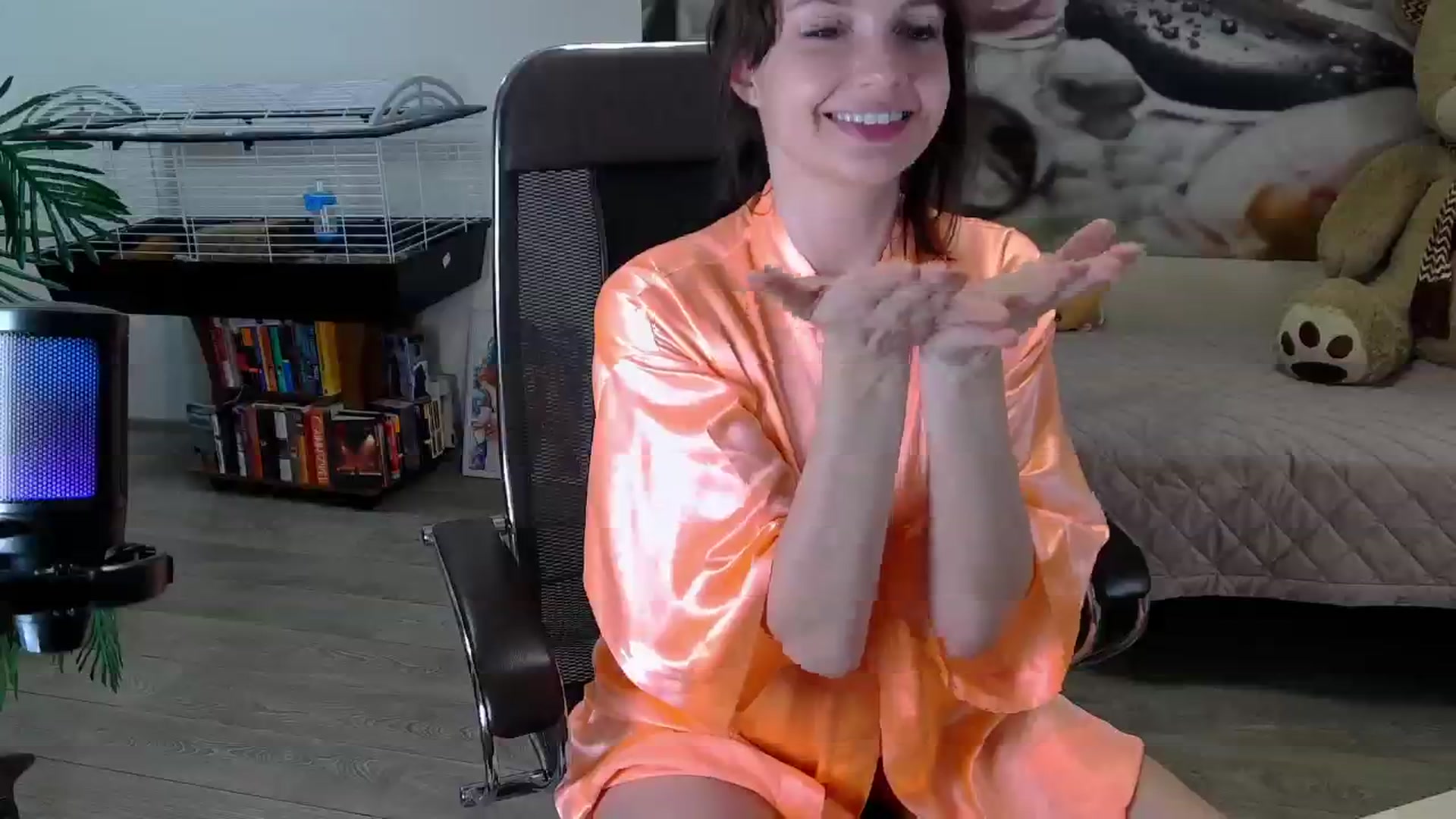 Gallery image thumbnail from HoneyIAmHome's myfreecams stream on, 09/28/2024, 10:16 image 18 of 20