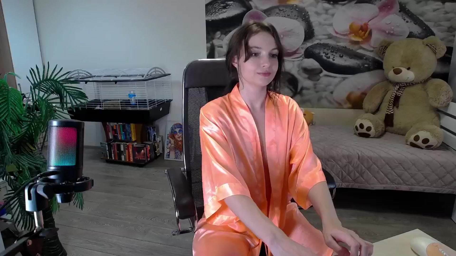 Gallery image thumbnail from HoneyIAmHome's myfreecams stream on, 09/28/2024, 10:16 image 13 of 20