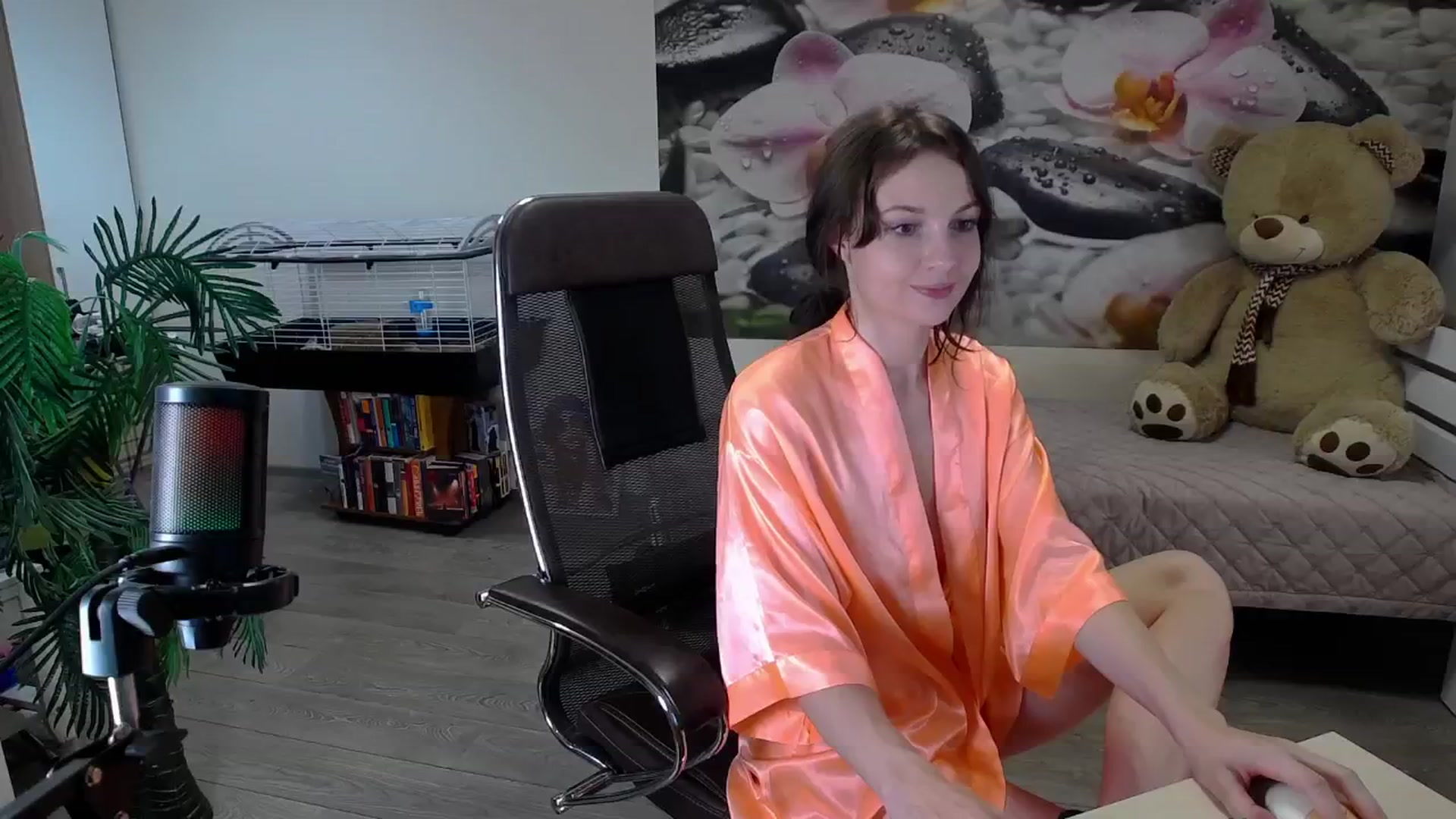 Gallery image thumbnail from HoneyIAmHome's myfreecams stream on, 09/28/2024, 10:16 image 15 of 20
