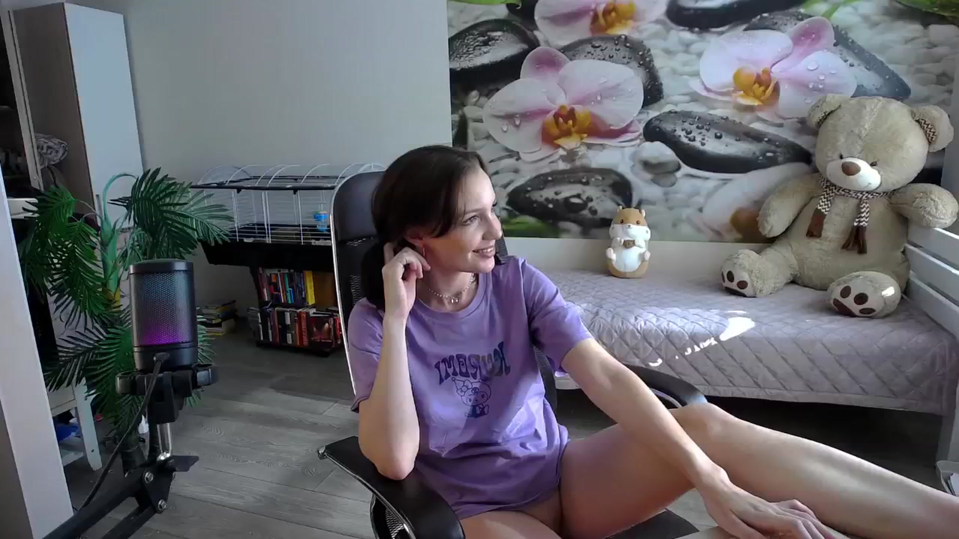 Gallery image thumbnail from HoneyIAmHome's myfreecams stream on, 10/03/2024, 09:25 image 1 of 20